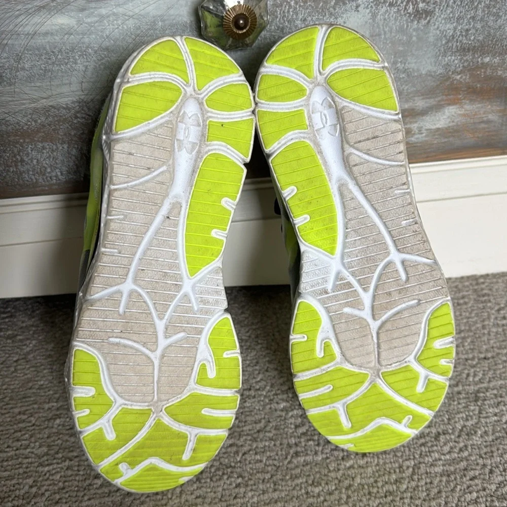 Under Armour Green and Black Sneakers Lightweight Athletic Design - Picture 5 of 8